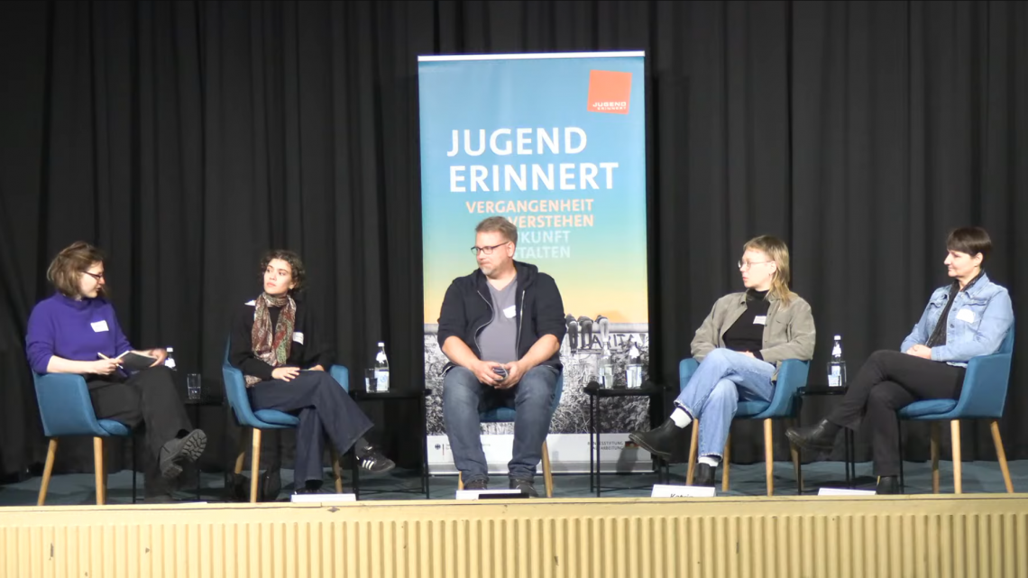 Podiumsdiskussion "Zugang schaffen - Inklusion und Barrierefreiheit" zum Kickoff der Förderlinie jugend erinnert