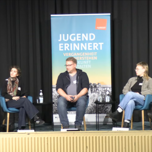 Podiumsdiskussion "Zugang schaffen - Inklusion und Barrierefreiheit" zum Kickoff der Förderlinie jugend erinnert
